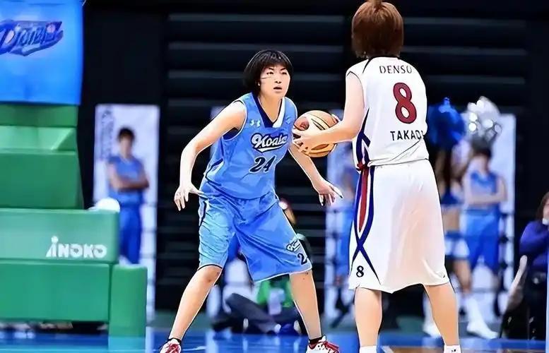 世体：世界杯18决赛西葡战，巴萨体育总监德科现场观战